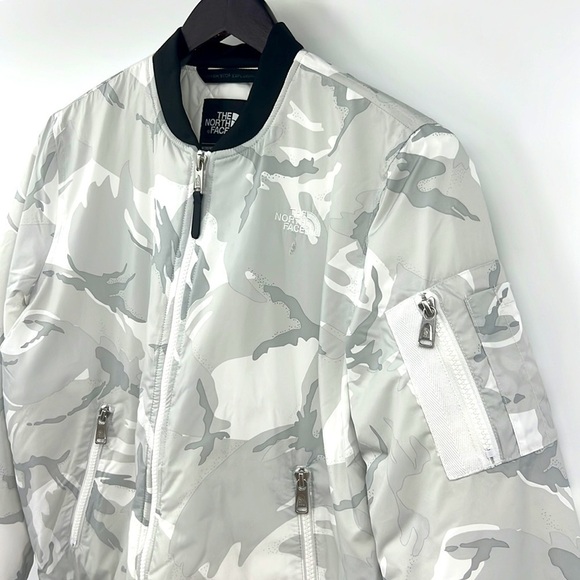 North Face Women’s White Disrupt Camo Bomber Puffer Jacket Sz S - Picture 2 of 11
